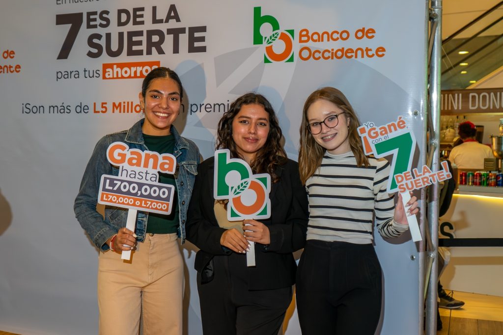 asistentes al lanzamiento de la nueva campaña de banco occidente 