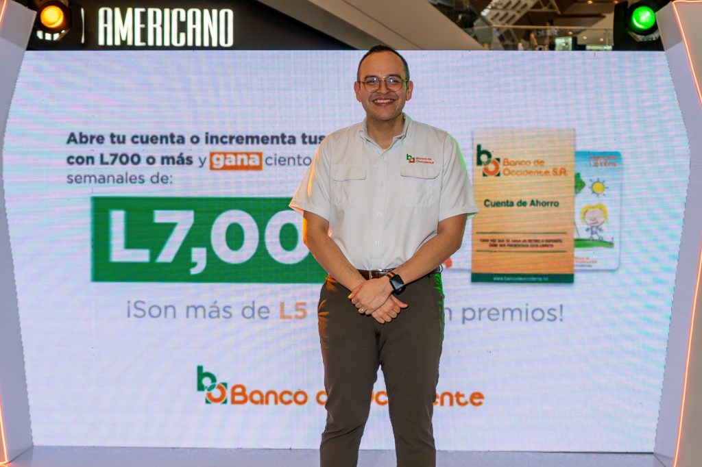 el gerent de mercadeo de banco de occidnte en su lanzamiento. 