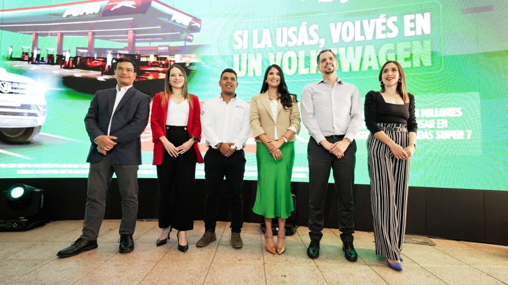 Roberto Quan, Sarahí Funez, Daniel Hernández, Paola Padilla, Iván Morales y Claudia del Cid. equipo de puma Energy y banco atlantida 