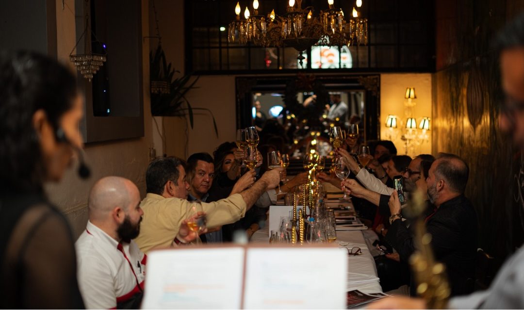 Cata sensorial de vinos: relatos, música y elegancia navideña