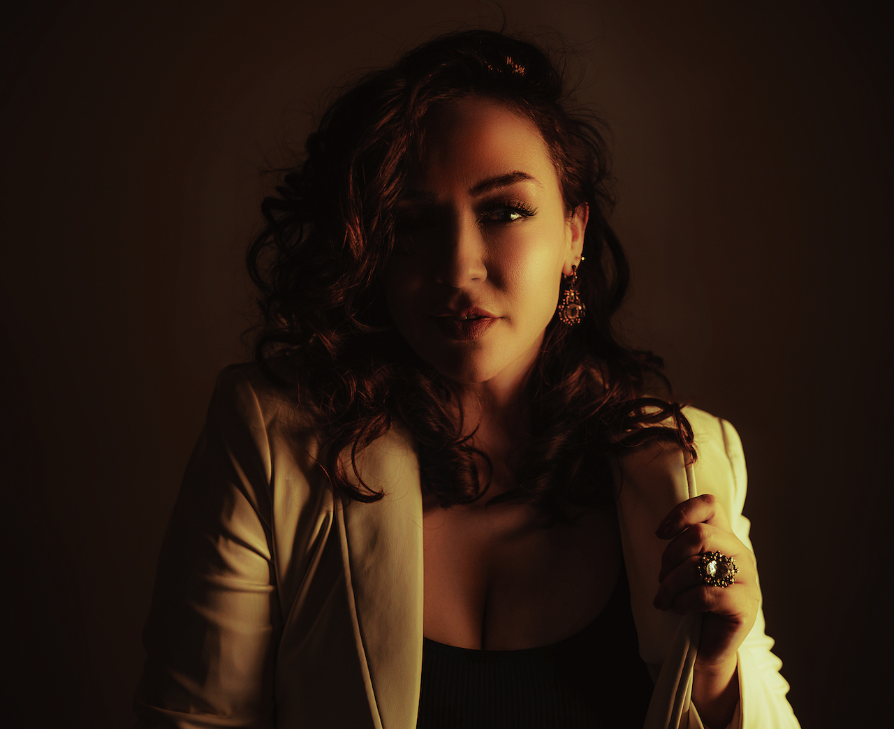 Christabel presenta “Pensándote”, su nuevo sencillo de salsa