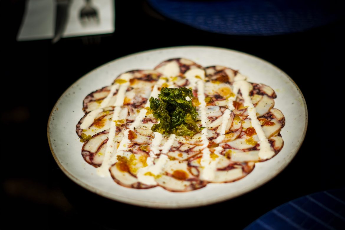 Carpaccio de pulpo: el clásico gastronómico de Olivo y Vino